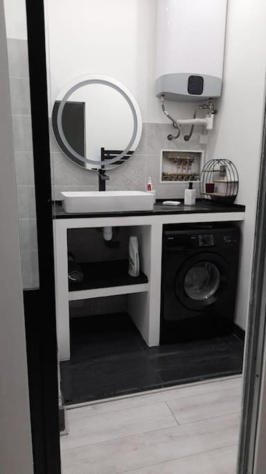 T2 Appartement Lumineux A La Joliette Марсилия Екстериор снимка